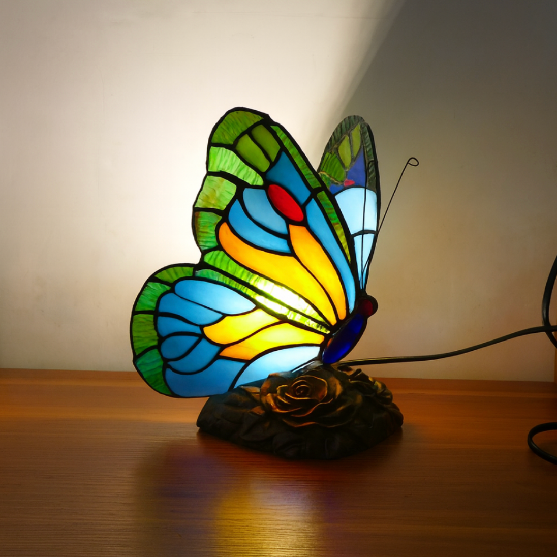 Lampe papillon bleue sculptée